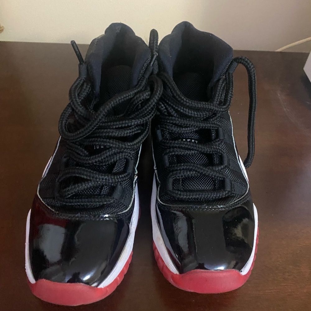 Nike Jordan 11 Bred